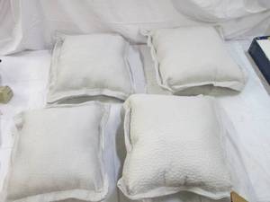 lot 265 image: 4 throw pillows gray 2 14 x 14 an...