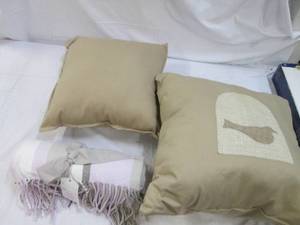 lot 278 image: 2 throw pillows and a winter soft...