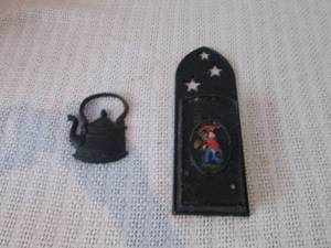 lot 316 image: Small cast iron items...
