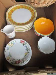 lot 318 image: Vintage dishes including Corelle as...