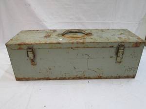 lot 9 image: Toolbox 24 12x8x8...