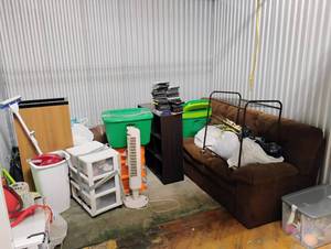 lot 6 image: 10x10 Unit - Household Items