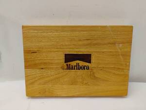 MARLBORO WOODEN POKER SET