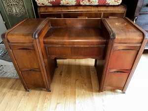 lot 2 image: Vintage Mid-Century Modern Vanity with Round Mirror. Measuring 44 x 17 x 28