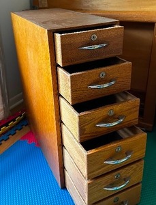 lot 11 image: Vintage Six Drawer Cabinet Measuring 11 x 25 x 28