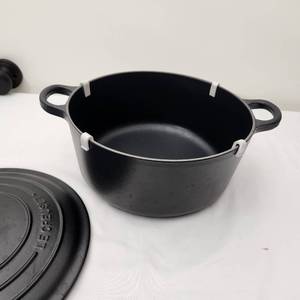lot 16 image: New Le Creuset Signature 5.5 Quart Round Enamel Cast Iron French Dutch Oven, Retails for $420