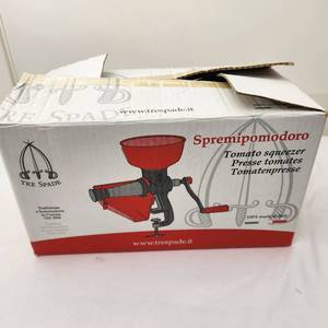 lot 21 image: Trespade Italian Tomato Press, New in Box
