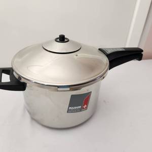 lot 35 image: Kuhn Rikon Duromatic Pressure Cookware Saucepan, The 3.7 Quart Pressure Cooker Makes Dinner for 2-4