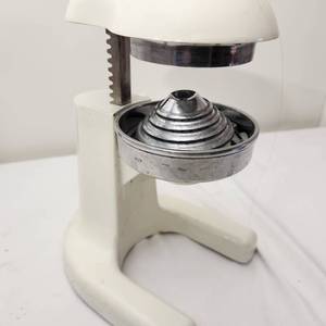 lot 36 image: Vintage Juicer