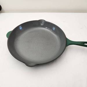lot 45 image: Le Creuset 26 Centimeter Cast Iron Fry Pan in Green, Like New Condition