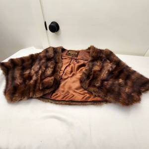 lot 51 image: Kneeter Vintage 1950s Fur Mink Shall