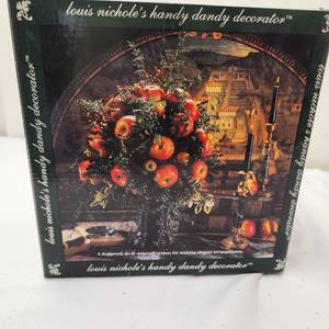 lot 66 image: Louis Nicholes Handy Dandy Decorator for Easy Floral Arrangements