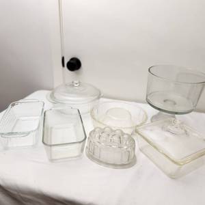 lot 75 image: Variety of Glass Bakeware and Serving Pieces as Seen in Photo