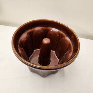 lot 77 image: Like New Williams-Sonoma Monkey Bread Mold Pan