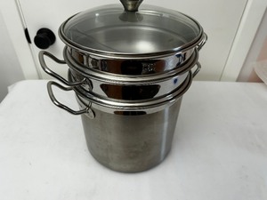 lot 136 image: Professional Tramontina 10Qt 1810 Stainless Steel Stock Pot With Strainer And Steamer Inserts