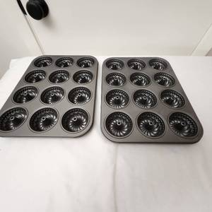 lot 105 image: Two Mini Bundt PansMuffin Pans