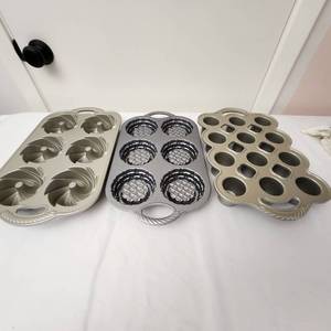 lot 106 image: Nordic Ware Shortcake Baskets Pan, Nordic Ware Petite, Popover Pan, And Nordic Ware Heritage Bundtlette Pan
