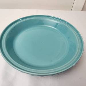 lot 111 image: Vintage Teal Fiesta Wear Pie Plate