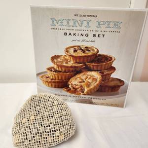 lot 115 image: Williams-Sonoma Mini Pie Baking Set And Pie Weights