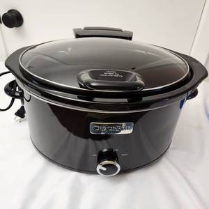 lot 118 image: Like New Oval Crockpot