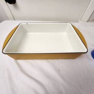 lot 121 image: Like New Maker Say Enameled Cast Iron Deep Baking Dish, Measuring 9 X 13 X 3