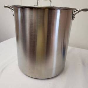 lot 124 image: American Kitchen By Regal Wares Commercial Stockpot 20 Quart In New Condition