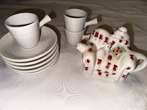 lot 145 image: 3 Small Espresso Cups, 5 Small Saucers, and a Small Vintage Cat Teapot