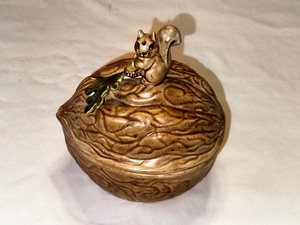 lot 153 image: Vintage Walnut and Squirrel Covered Dish