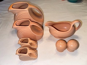 lot 155 image: Vintage Fiestaware HLC Pitchers and Gravy Boats in Apricot