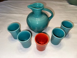 lot 156 image: Vintage Fiestaware Juice Tumblers and Pitcher
