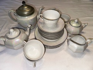 lot 157 image: Vintage German Lusterware Tea Set