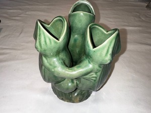 lot 159 image: Vintage Dancing Frogs Vase