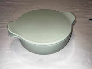 lot 160 image: KitchenAid Stoneware Round Baker, 2.25 Qt in Pistachio