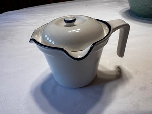 lot 164 image: Vintage Renaissance Group Ceramic Measuring Cup