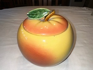 lot 161 image: Vintage 1950s McCoy Ceramic Apple Cookie Jar