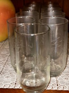 lot 166 image: Vintage Etched Glasses