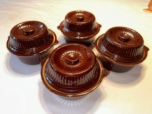 lot 170 image: Vintage Single Serve Stoneware Baking Dishes Bean Pots