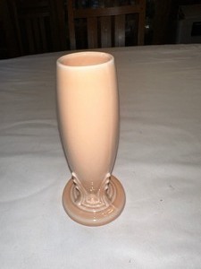 lot 176 image: Vintage Retired Fiesta Fiestaware Bud Vase in Apricot
