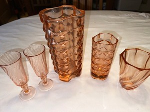 lot 181 image: Variety of Vintage Indiana Glass Cubist Vases, Swirl Vase and Two Pedastal Glasses