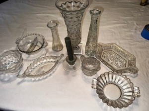 lot 183 image: Variety of Vintage Glass Serving Pieces