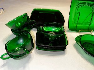 lot 187 image: Vintage Anchor Hocking Charm Forest Green Depression Glass Dinnerware Square Shape 8 Dinner Plates, 6 Cups And Saucers, 9 Bowls, Triangle Dish, Sugar And Creamer