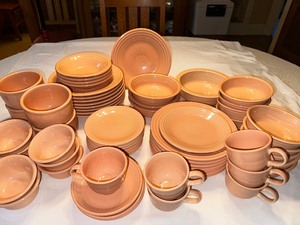 lot 188 image: Variety Of Vintage Apricot Fiesta Ware