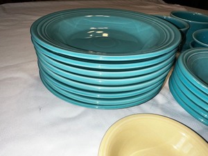 lot 189 image: Variety Of Vintage Teal Fiesta Ware