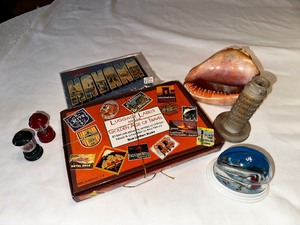 lot 198 image: Miscellaneous Souvenirs