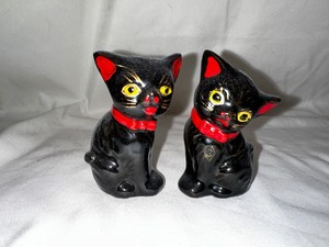 lot 208 image: Vintage Shaffer Black Cat Salt And Pepper Shakers