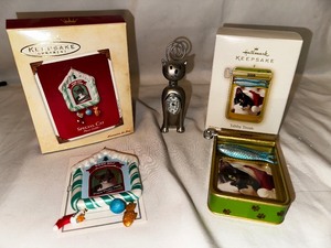 lot 212 image: Hallmark Cat Photo Ornaments 2002 And 2009