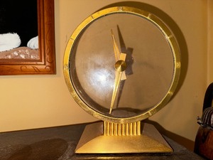 lot 217 image: Vintage Jefferson Golden Hour Vintage GlassMetal 9 Clock