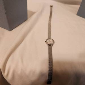 lot 230 image: Womens Vintage Skagen Double Wrap band Watch