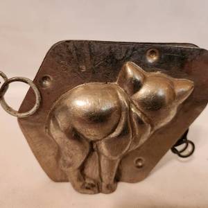 lot 247 image: Antique Chocolate Cat Candy Metal Mold