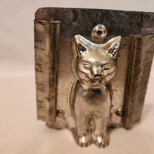 lot 248 image: Antique Chocolate Cat Candy Metal Mold